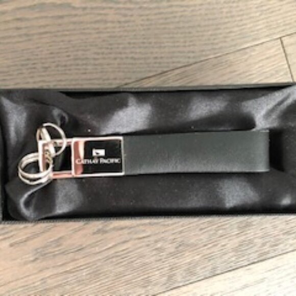 Cathay Pacific Key Ring Synthetic Strap w Silver Metal Hardware Black Sz OS - Picture 4 of 4